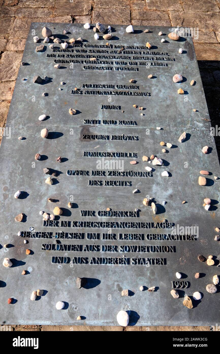 Memorial Stone, mémorial du camp de concentration de Bergen-Belsen, Basse-Saxe, Allemagne, Europe Banque D'Images