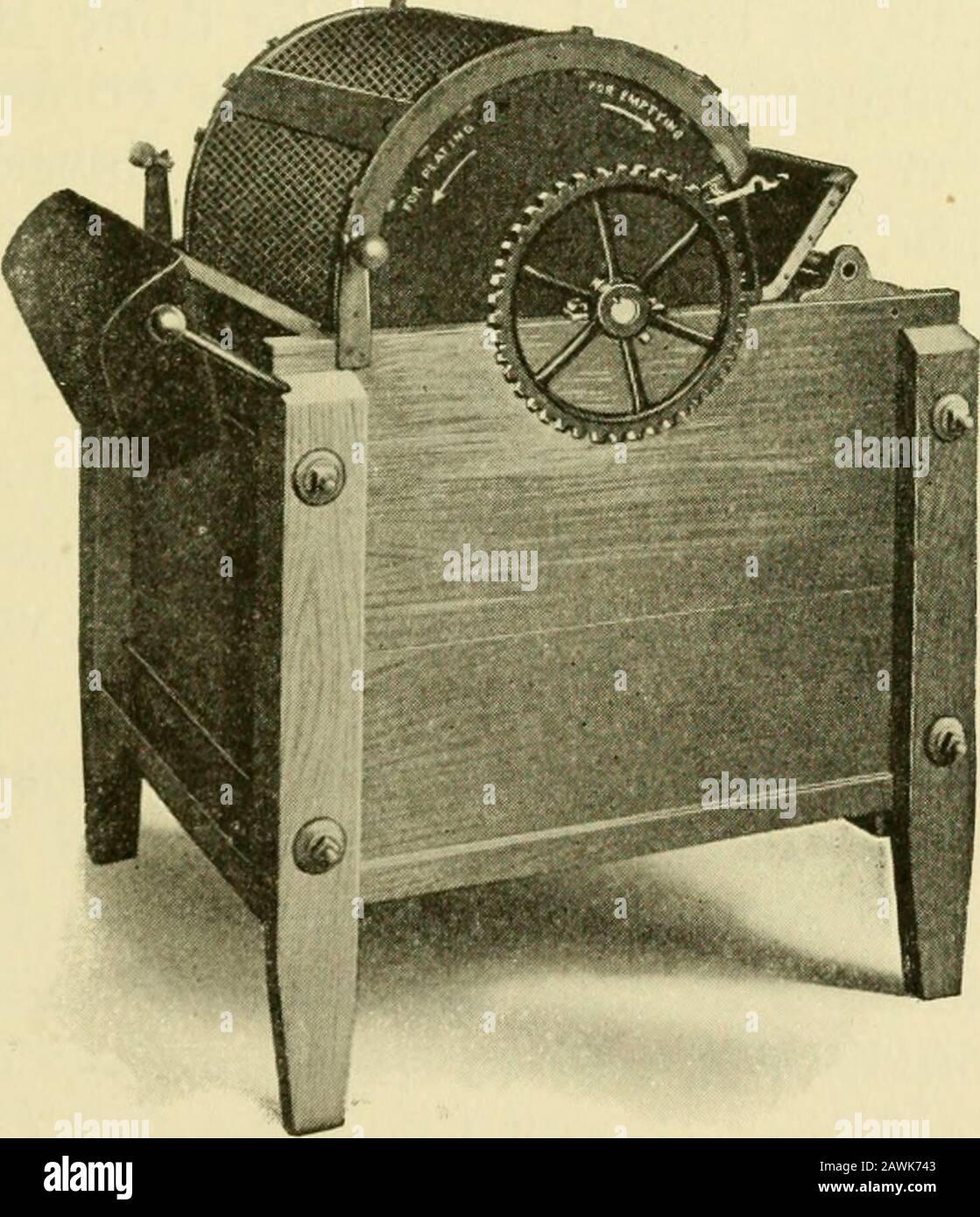 Le nettoyage et l'électrodéposition des métaux; . Fig. 9—le corps de  placage U. S. Junior fabriqué par le théU. S. Electro-Galvanizing Company,  Brooklyn, N. Y. travailler dans des barils tumbling dans de