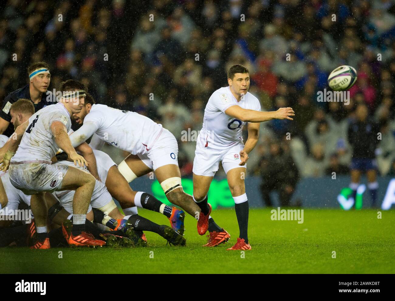 BT Murrayfield Stadium.Edinburgh.Scotland, Royaume-Uni. 8 février 2020. BT Murrayfield Stadium.Edinburgh, Écosse, Royaume-Uni. Guinness Six Nations Test: Ecosse / Angleterre. Ben Youngs, de l'Angleterre, passe la balle pour une mêlée. Crédit: Ian Rutherford/Alay Live News. Banque D'Images