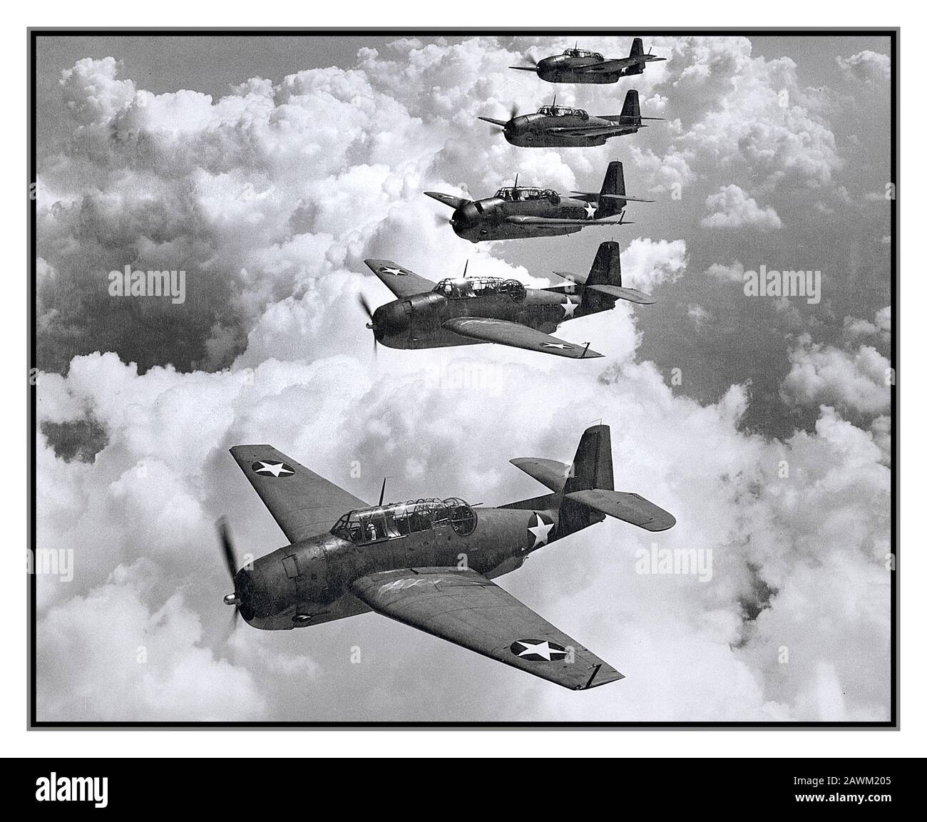 1940 la seconde Guerre mondiale USA l'escadron de Grumman d'Avenger torpille bombardiers lors d'un vol de la gare maritime de Norfolk, utilisé pour fournir une couverture aérienne anti-sous-marine pendant la seconde Guerre mondiale utilisée aux Philippines, Pearl Harbor, au Vietnam, en Chine et au Japon. Banque D'Images