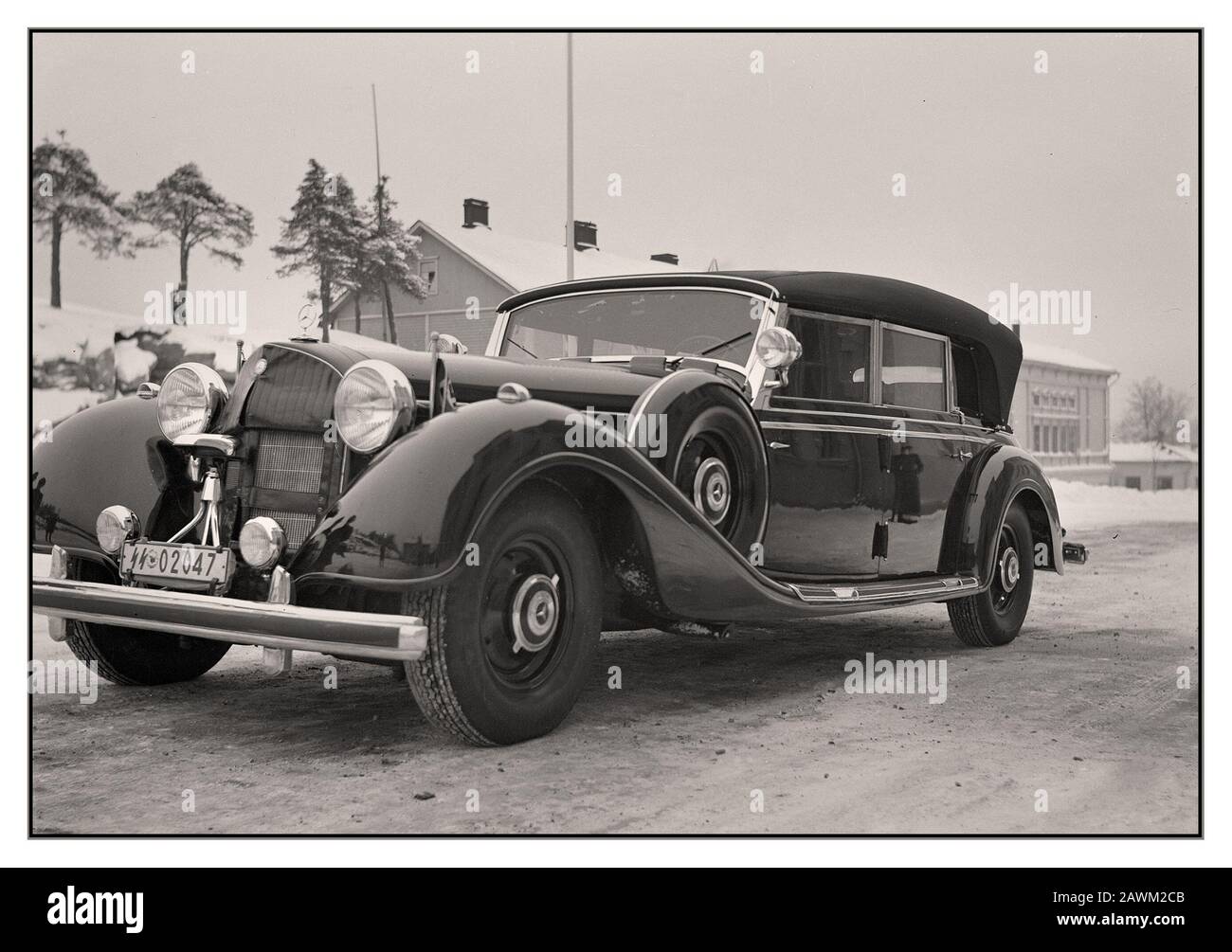 Mercedes 770K, une voiture de limousine convertible allemande de la deuxième Guerre mondiale des années 1940 en Finlande. Adolf Hitlers cadeau à Marshall Carl Gustaf Mannerheim, le chef finlandais de l'époque de la guerre, à l'occasion de son 75ème anniversaire. Mikkeli Finlande 1941 Il a été donné à Mannerheim dans l'espoir d'une plus grande coopération entre l'Allemagne nazie et la Finlande, mais comme l'histoire l'a été en vain. Banque D'Images