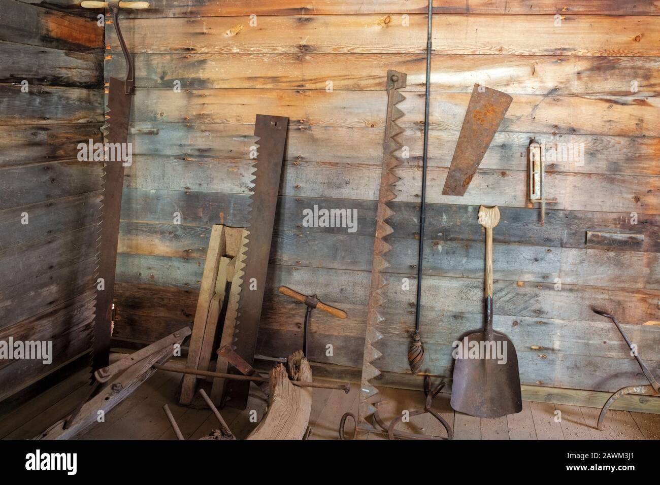 MT00489-00...MONTANA - Affichage dans le magasin d'outils de Frank A. Davey utilisés à Garnet à la fin des années 1800, quand il s'agissait d'une ville minière très fréquentée. Banque D'Images