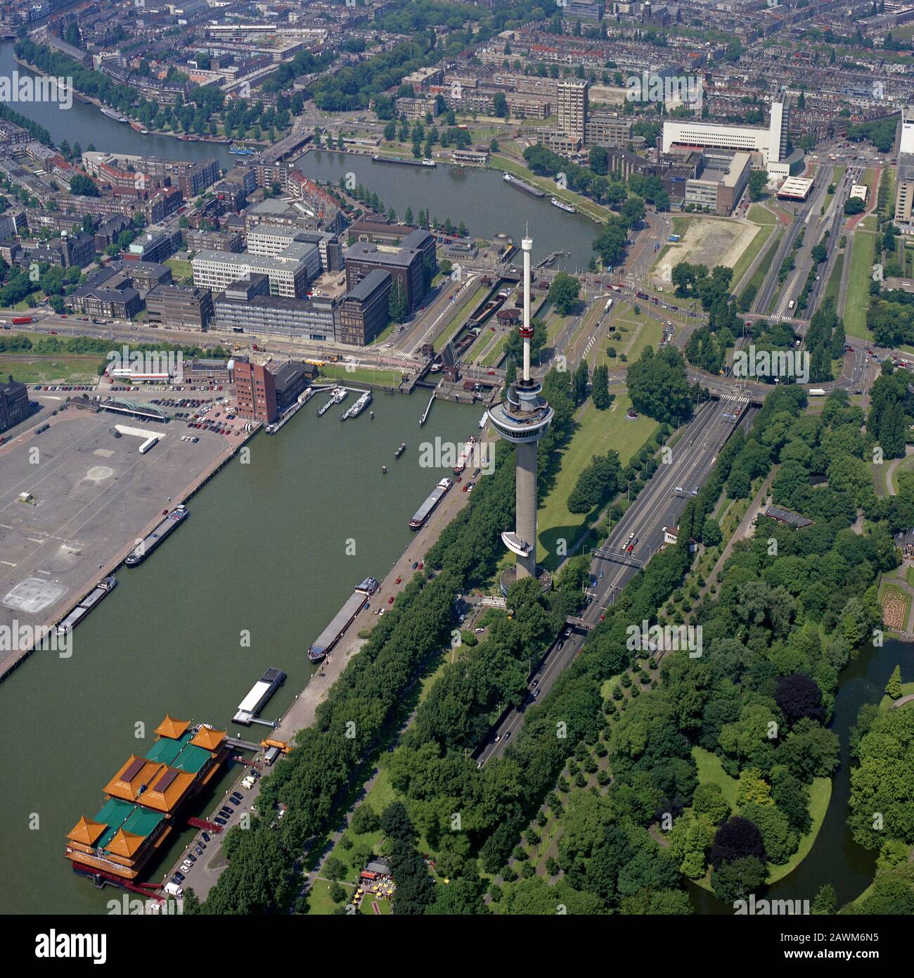 Rotterdam, Pays-Bas, 20 juin - 1995 : photo aérienne historique de la tour d'observation d'Euromât à Rotterdam, en Hollande Banque D'Images
