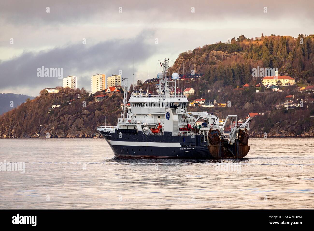 Kristine Bonnevie, navire de recherche sur l'océan, au départ du port de Bergen, Norvège. Propriété de l'Université de Bergen, Institut de recherche marine. A Banque D'Images