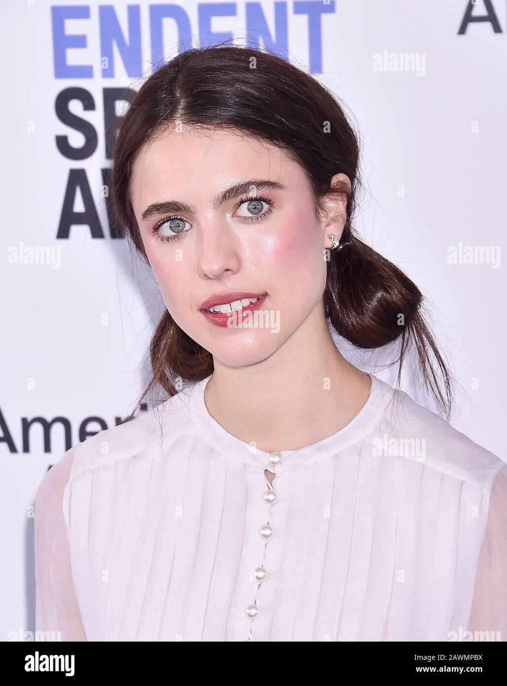 Santa MONICA, CA - FÉVRIER 08: Margaret Qualley assiste aux Prix indépendants du film 2020 Sur la plage le 08 février 2020 à Santa Monica, Californie. Banque D'Images