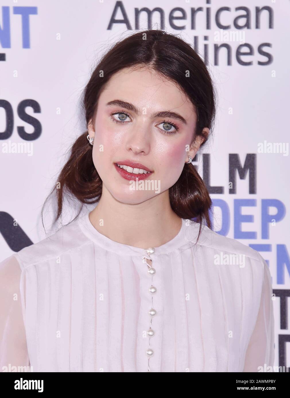 Santa MONICA, CA - FÉVRIER 08: Margaret Qualley assiste aux Prix indépendants du film 2020 Sur la plage le 08 février 2020 à Santa Monica, Californie. Banque D'Images