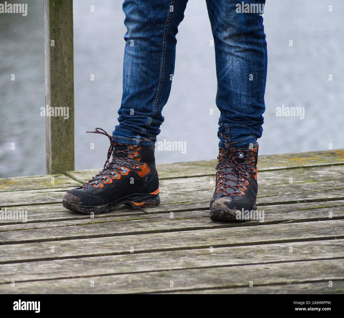 Chaussures De Randonnée Lowa Camino Gtx Photo Stock - Alamy