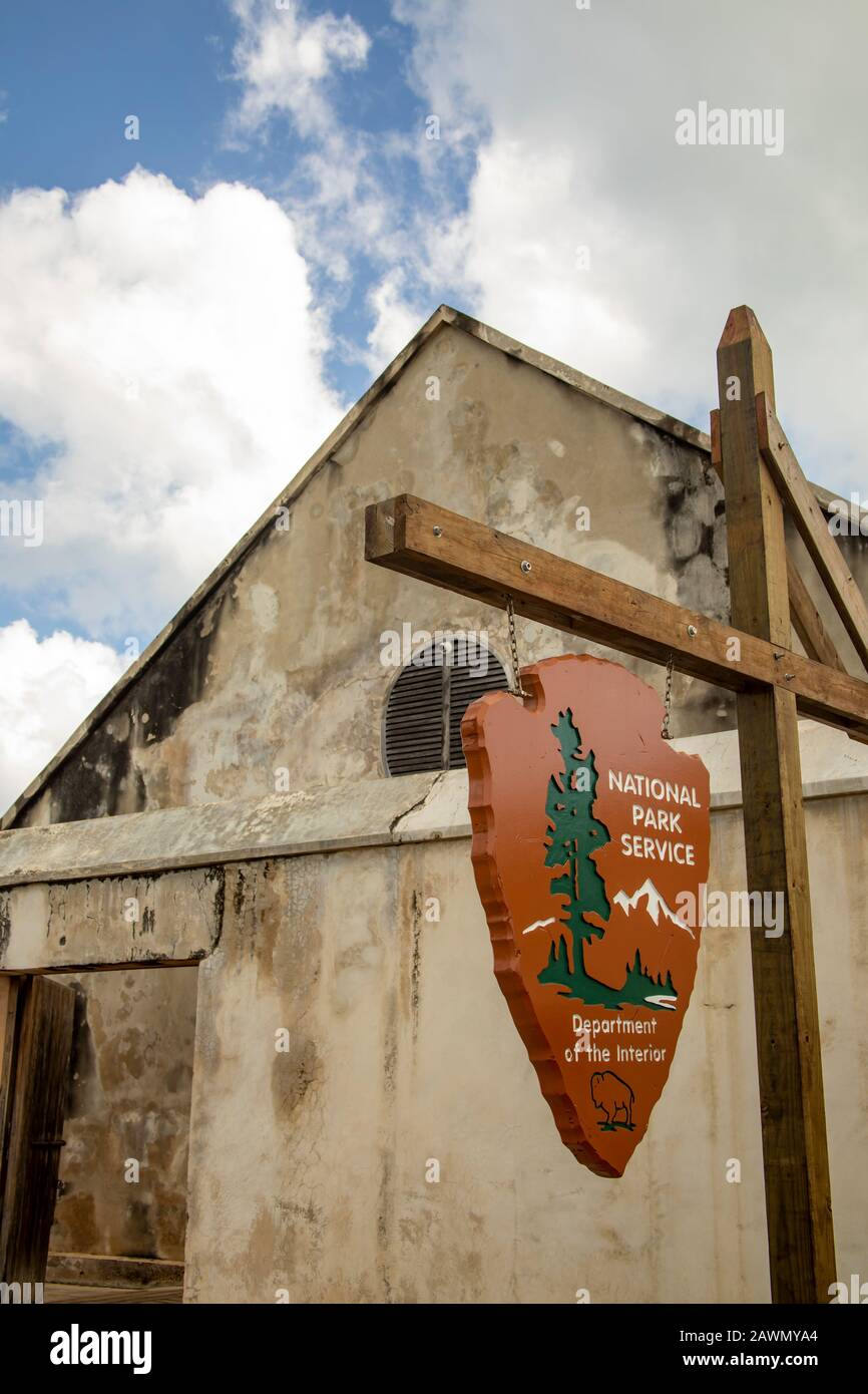 San Juan, Porto Rico - 21 janvier 2020 : panneau du Service national des parcs à l'extérieur de l'entrée du Castillo San Felipe del Morro dans le Vieux San Juan, Porto Rico Banque D'Images