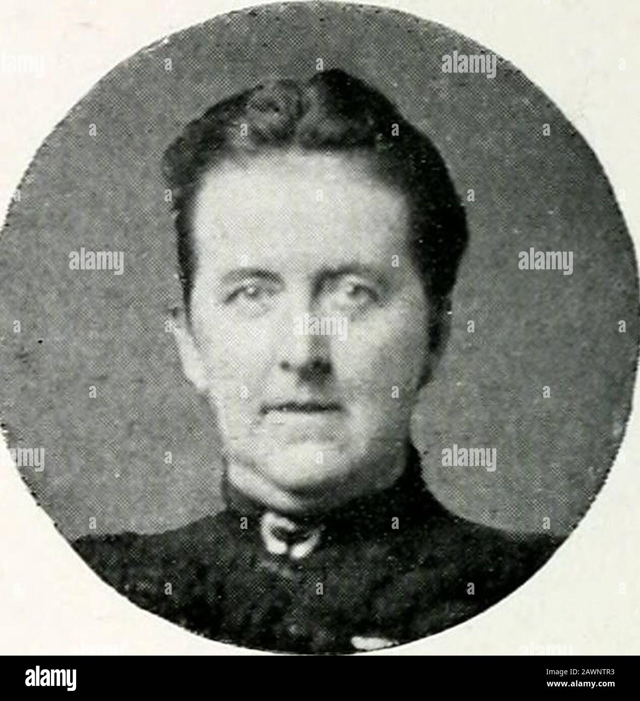 Pedigree photographique des descendants d'Isaac et de Rachel Wilson . Frank Wilson, né à Kendal le 14 juin 1852, est mort à Freetown, SierraLeone, le 31 Ma}, 1910, âgé de 57 ans. Marié à Hamilton, Écosse, 23 août 1881, 29 ans, Anna Mary Livingstone, fille du Dr DavidLivingstone, L.L.D.; D.C.L.; Missionnaire Explorer, et sa femme MaryMoffat. Elle est née à Kuruman, à l'ouest de Kimberley, en Afrique du Sud, le 16 novembre 1858. Question : Un fils et une fille. (I) Ruth Mary Wilson, née à Kendal le 3 novembre 1882.(II) Hubert Francis Wilson, née à Kendal le 7 juin 1884. 463 Chap. III § 1 Banque D'Images