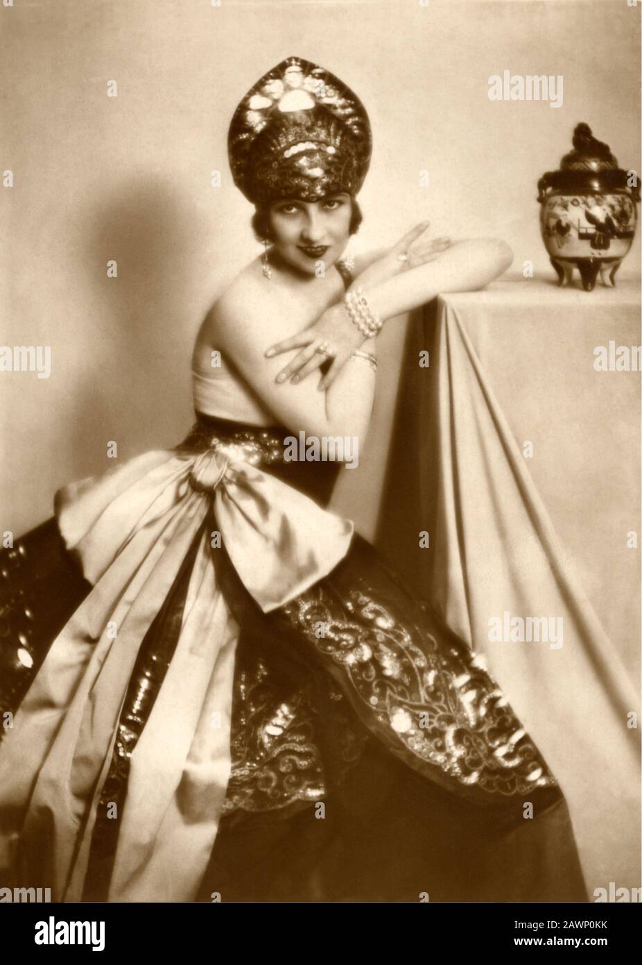 1922 CA : l'actrice muette LUCY DORAINE ( 1898 – 1989 ), la pubblica STILL . Photo De Balàzs , Berlin , Allemagne . - FILM - CINÉMA MUTO - SILE Banque D'Images