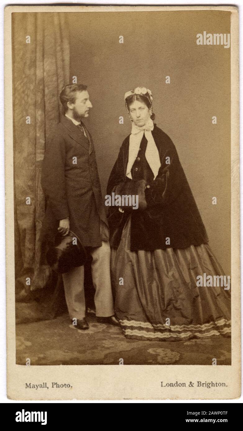 1863 CA, Londres , GRANDE-BRETAGNE : le futur roi ÉDOUARD VII ( 1841 - 1910 ) fils de la reine Victoria d'Angleterre ( 1819 - 1901 ) avec LA femme joug ALEX Banque D'Images