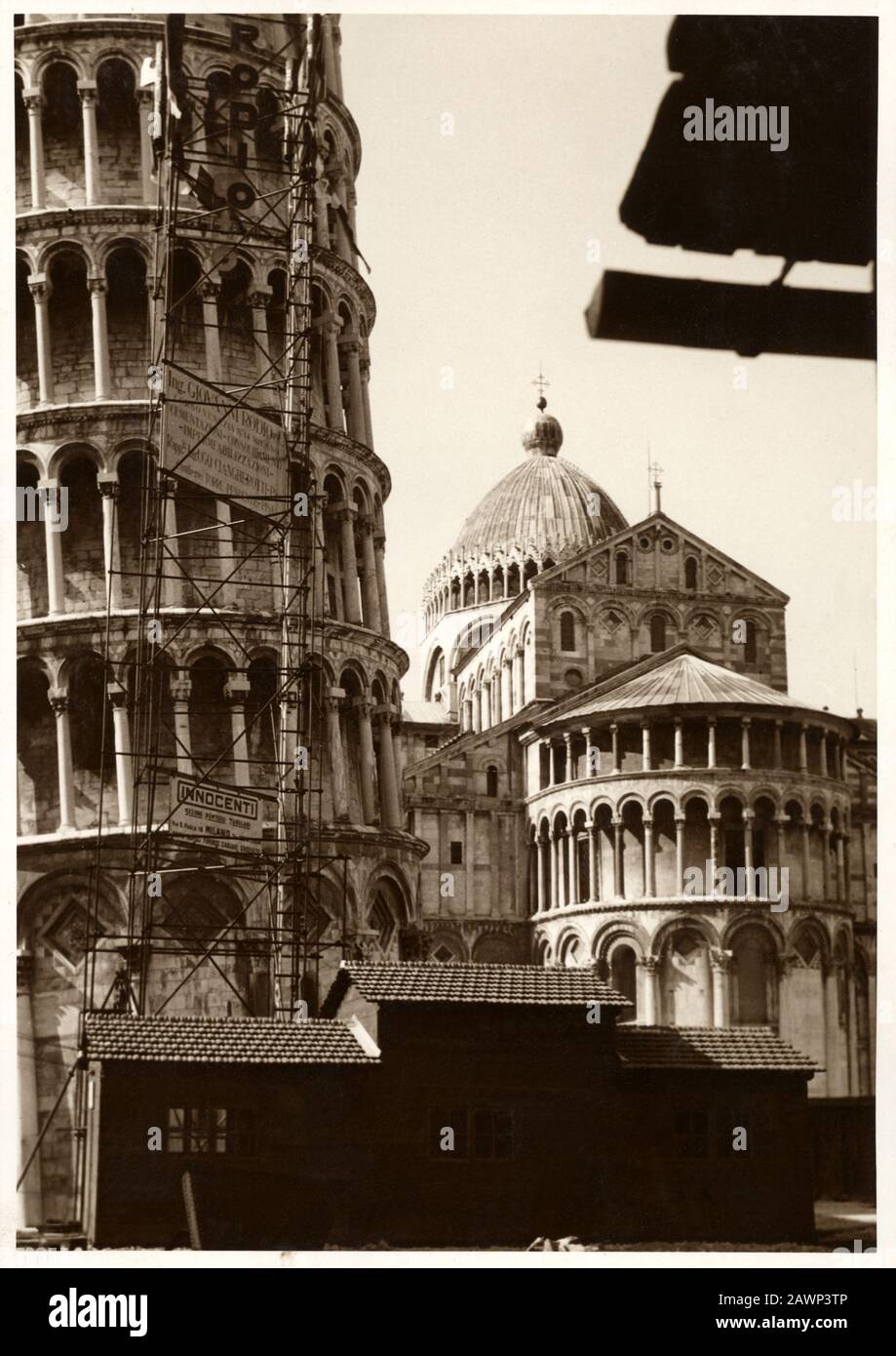 1930 , PISA, Toscana , ITALIE : Les travaux de restauration sur LA TORRE PENDENTE , réalisé par Ingenier GIOVANNI RODIO . - TOUR PENCHÉE - CATHÉDRALE - CA Banque D'Images