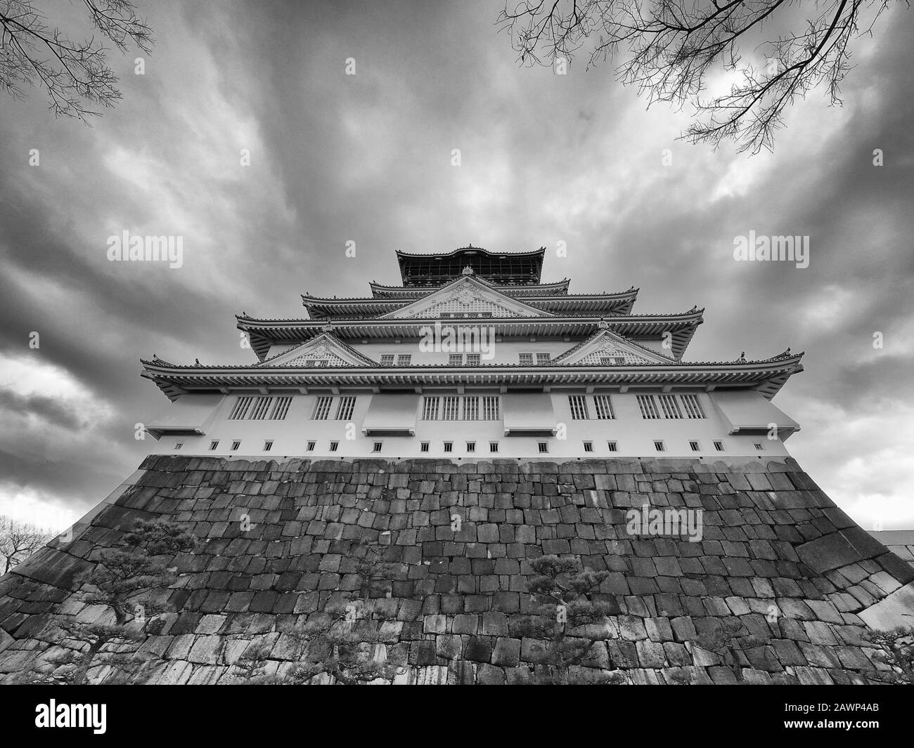 Château osaka Banque d'images noir et blanc - Alamy