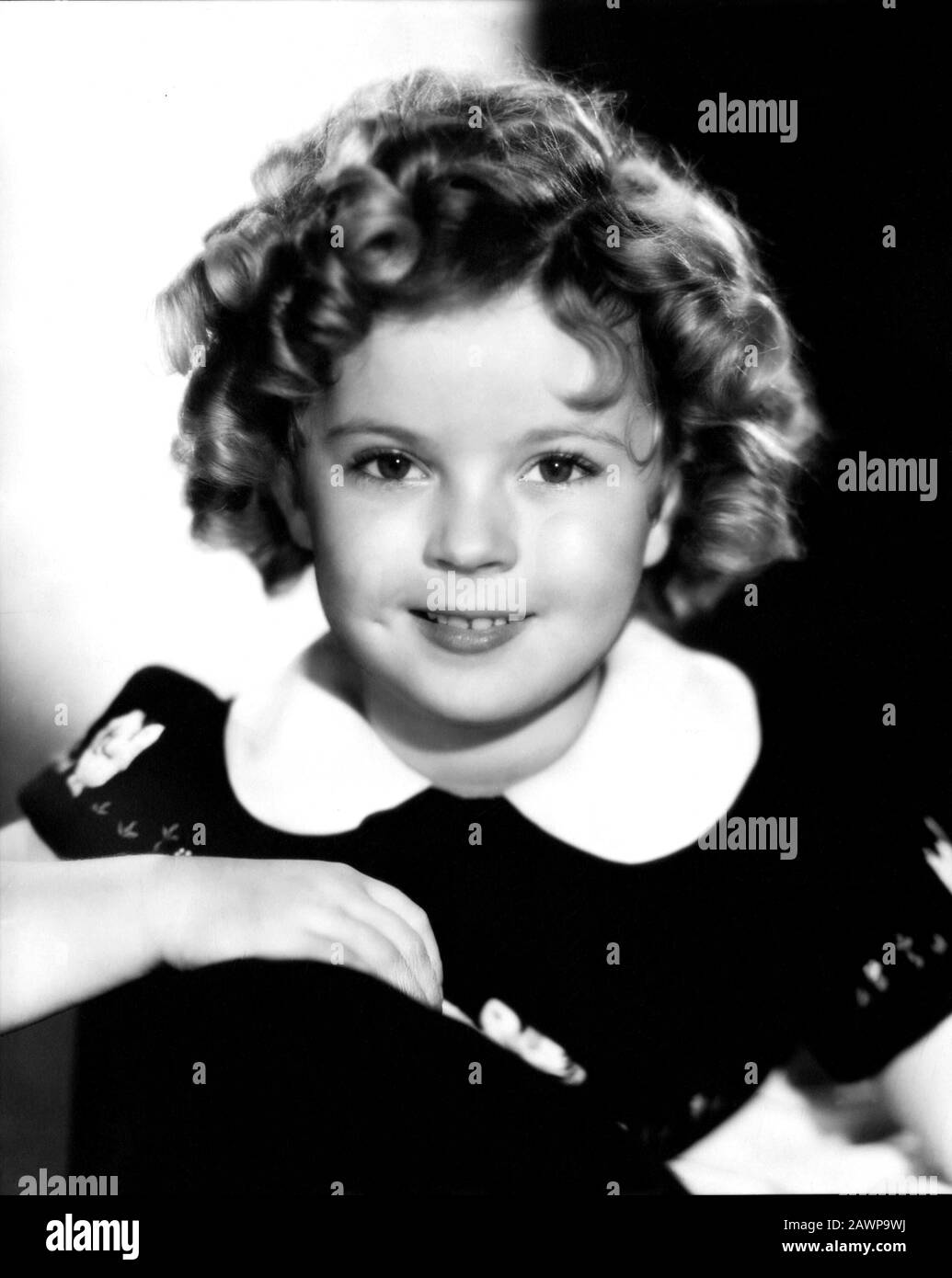1937 CA , USA : L'enfant actrice SHIRLEY TEMPLE ( 1928 - 2014 ) , pubblica Still - FILM - CINÉMA - portrait - ritratto - boccoli - riccio Banque D'Images