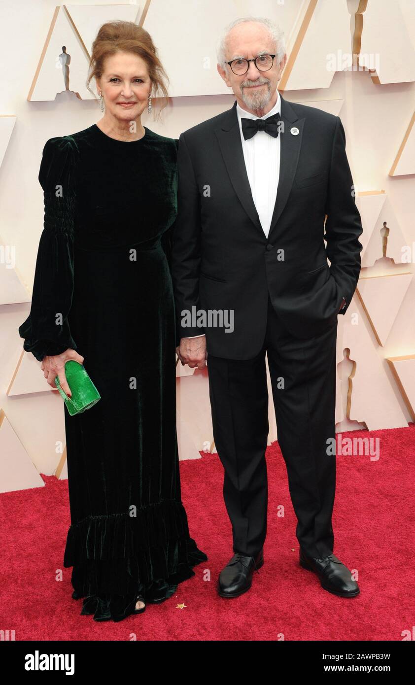 Los Angeles, Californie. 9 février 2020. Kate Fahy, Jonathan Pryce aux arrivées des 92ème Academy Awards - arrivées 1, Le Dolby Theatre à Hollywood and Highland Center, Los Angeles, CA 9 février 2020. Crédit : Elizabeth Goodassez/Everett Collection/Alay Live News Banque D'Images