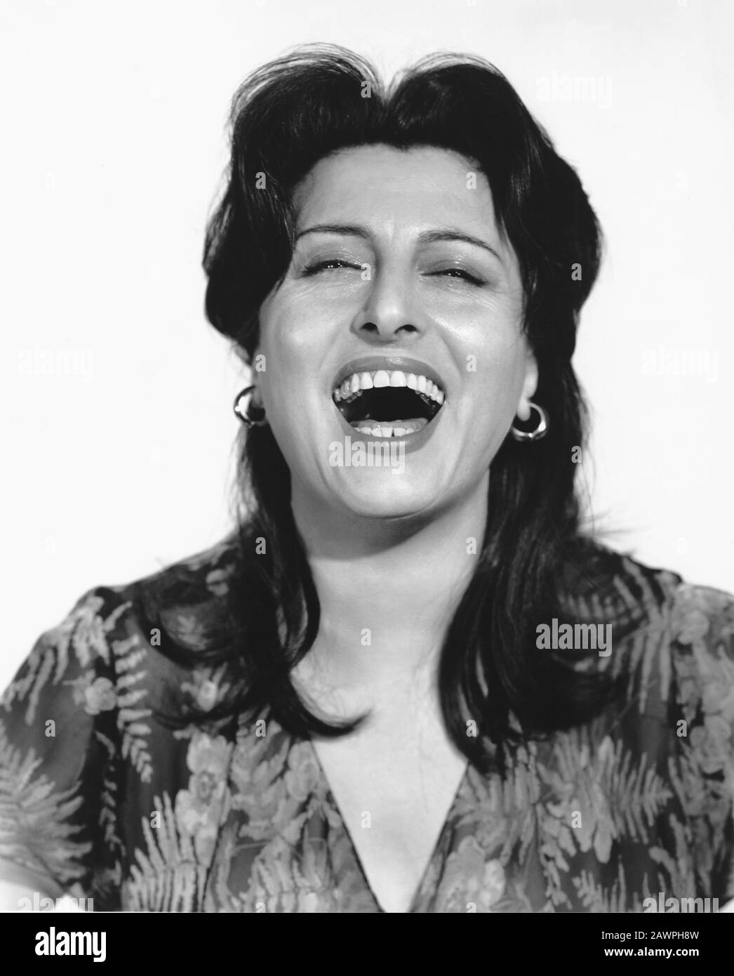 1955 , Etats-Unis : l'actrice italienne ANNA MAGNANI , dans une pubblica  encore par Paramount Pictures Studio pour le film LE TATOUAGE ROSE ( la rosa  Photo Stock - Alamy