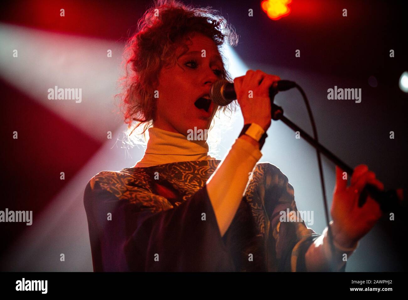 Le groupe pop belge SX singerr, Stefanie Callebaut, est vu en direct au Hard Club de Porto. Banque D'Images