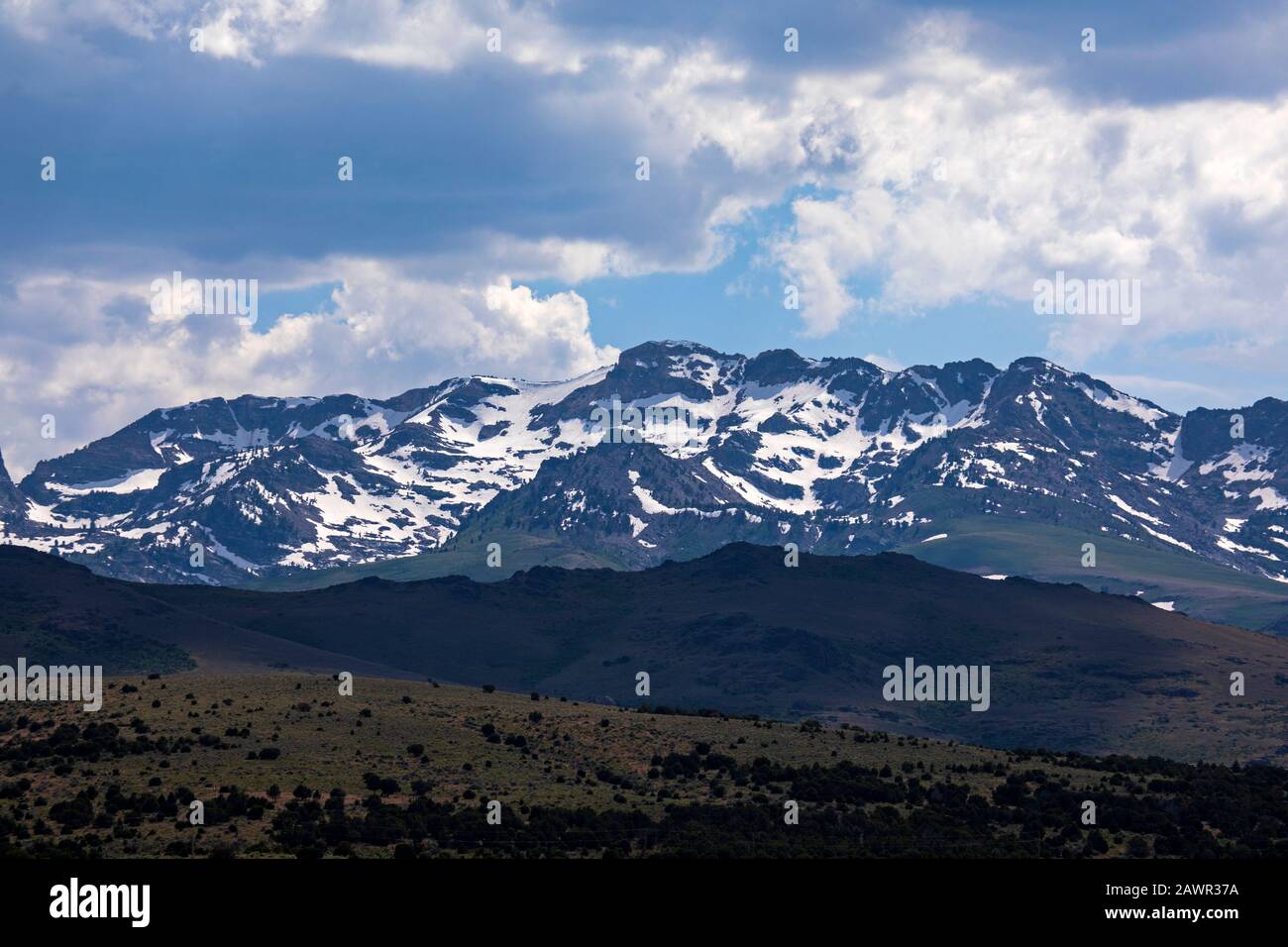 C'est une vue du majestueux East Humboldt Range vu de la communauté de Wells, Elko County, Nevada, USA. Banque D'Images