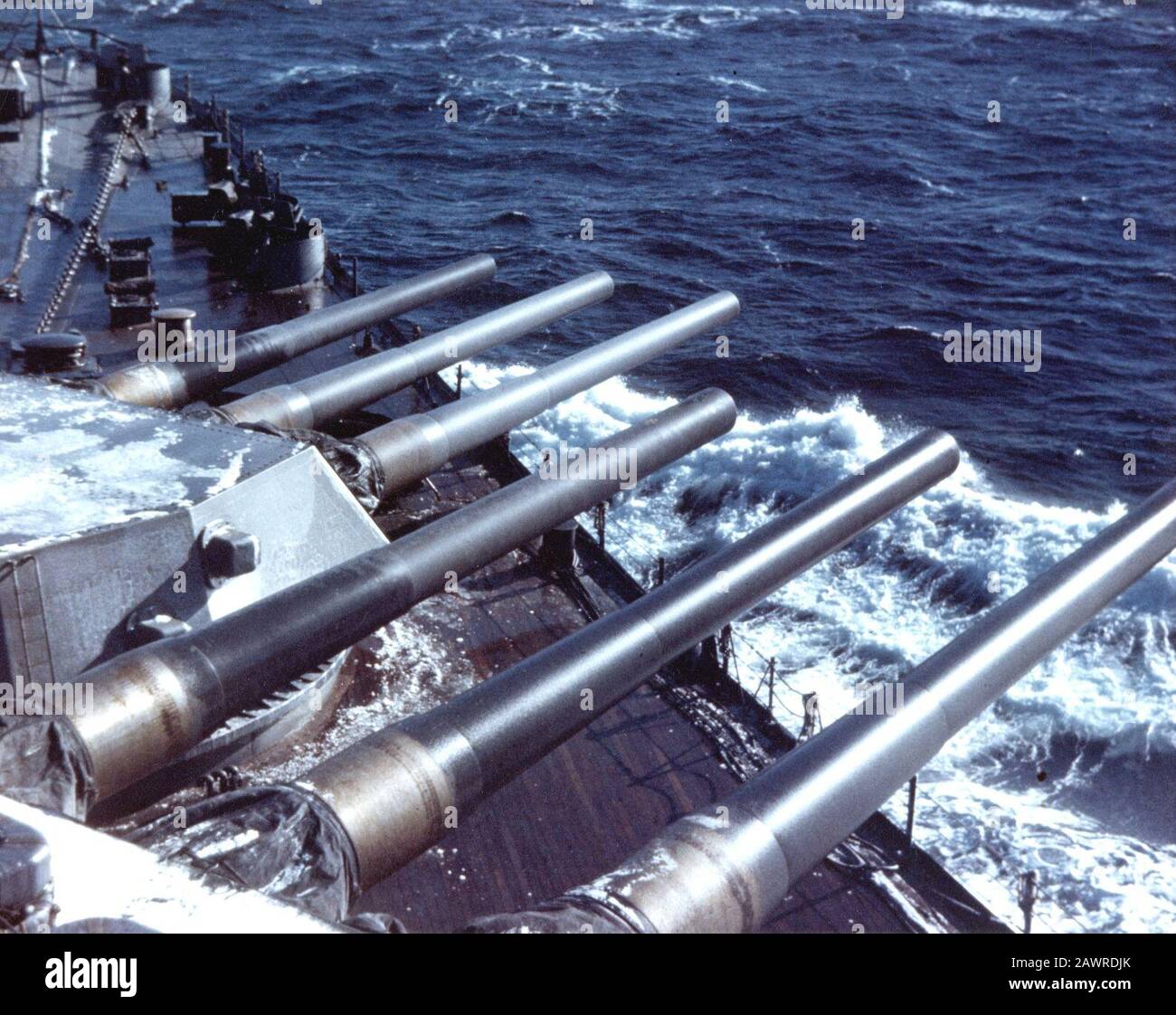 Canons avant de USS Alabama (BB-60) c1942. Banque D'Images