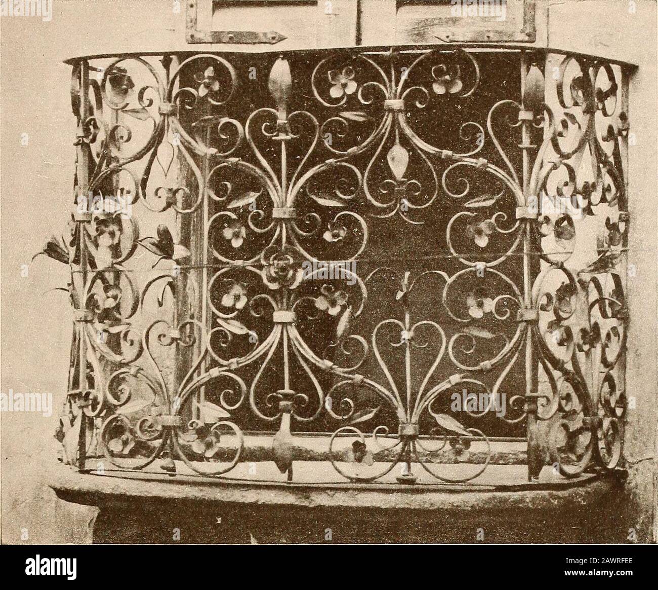 Il ferro nell'arte italiana; . Tav. LXXVII. — Balcone di casa A Varallo Sesia, art. xvn.(Fot. Pizzetta, Varallo). Banque D'Images
