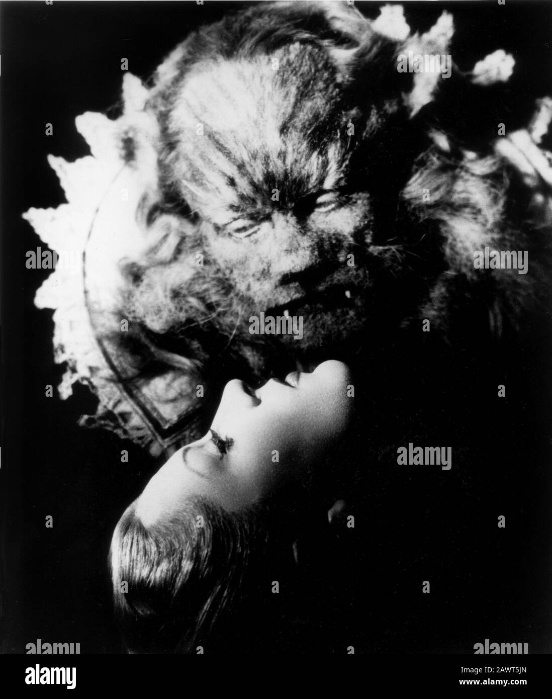 La Belle Et La Bete 1978 1946 , FRANCE : les acteurs français du cinéma JEAN MARAIS ( 1913 - 1998 )  et JOSETTE DAY ( 1914 - 1978 ) dans LA BEAUTÉ ET LA BÊTE ( ' la Belle et la  Photo Stock - Alamy
