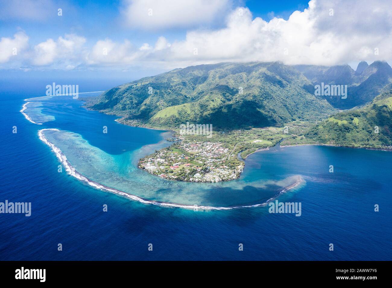 Surplombant la vallée de l'Vaitephiha Tautira, Tahiti, Polynésie Française Banque D'Images