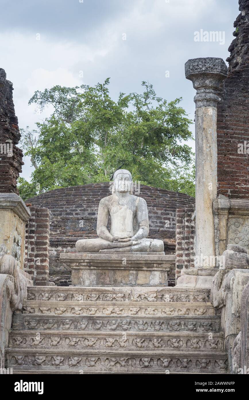 Polonnaruwa, Sri Lanka: 03/17/2019: Ancienne ville de Polonnaruwa temple des restes de dent de l'ancienne ville de jardin patrimoine mondial site de l'UNESCO. Banque D'Images