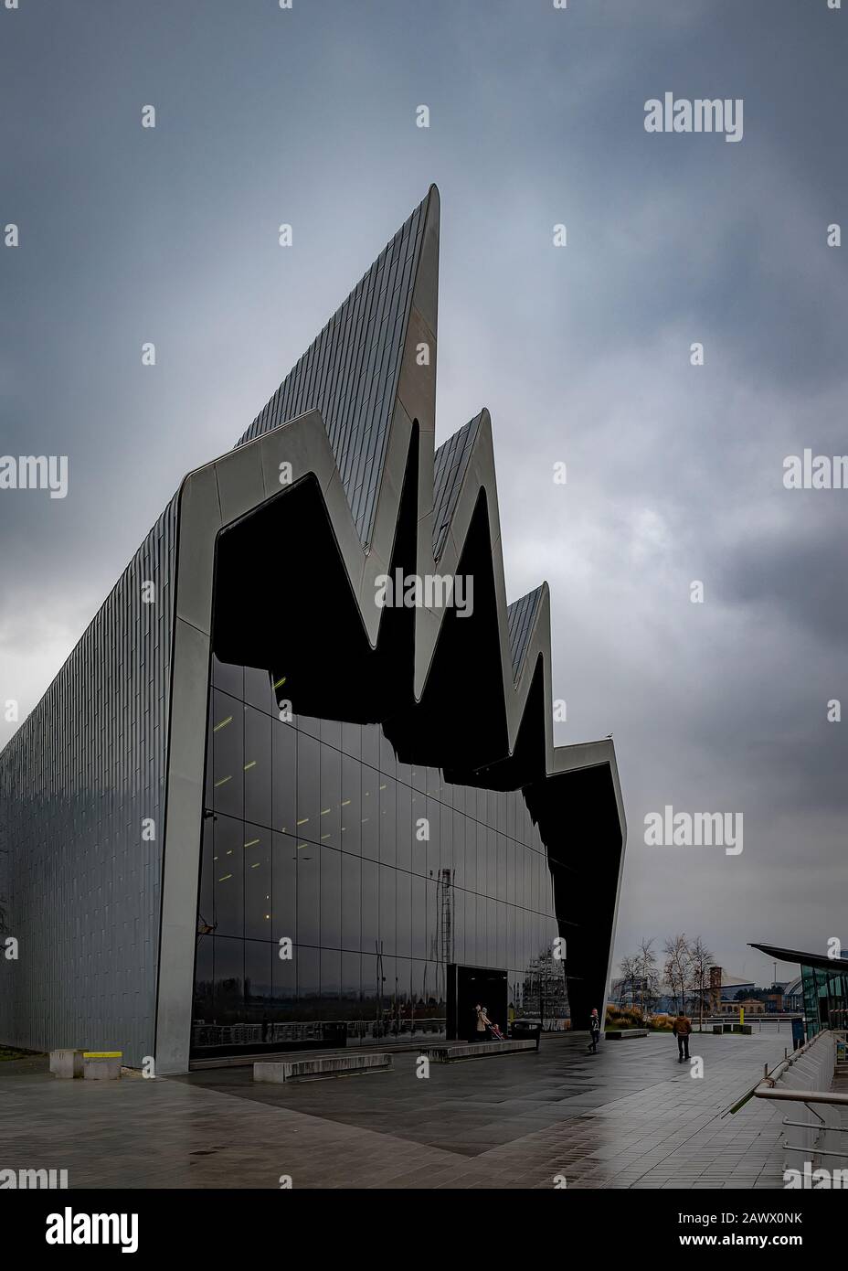 Glasgow, ÉCOSSE - 25 JANVIER 2020: Le musée moderne de transport au bord de la rivière Clyde. Banque D'Images