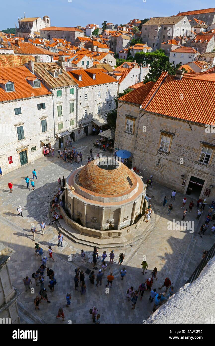 La Grande fontaine Onofrio ou la grande fontaine d'Onofrio à l'intérieur des murs de la vieille ville, Dubrovnik, Croatie Banque D'Images