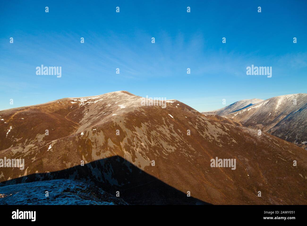 La gamme Beinn a'Ghlo, Braigh Coire Chruinn-bhalgain et Carn nan Gabhar du sommet de Carn Liath Banque D'Images