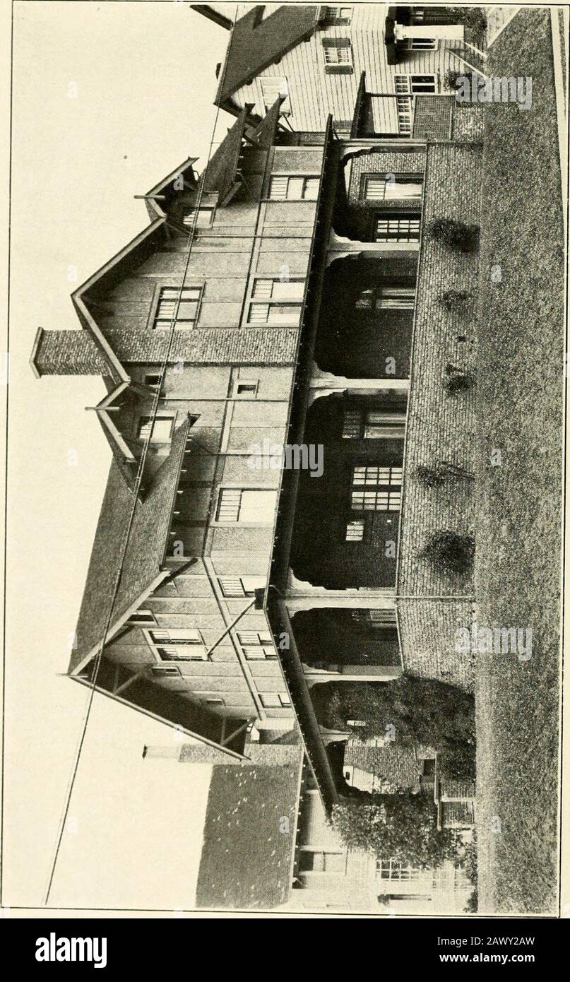 Registre général des membres de la fraternité Phi Kappa Sigma, 1850-1920 . osest Avenue.Née à Rock Rapids, Iowa, le 8 novembre 1899. Fils de John S. andBertha E. (Colberg) Creglow. Servi en US S. Infantry, signé par l'unas, 1918. 1923. Frederick Russell Mcintosh, Salt Lake City, Utah. 30 D Street.Né à Anaconda, en montagne, le 25 juin 1901. Fils De Joseph Baileyand Zoe Eloise (Smith) Mcintosh. Samuel Parham Applewhite, Jr., Douglas, Ariz. 1118, Neuvième Rue, Né À Orizaba, Vera Cruz, Mexique, 22 Janvier 1903. Fils De Samuel Parham Et Ella Elizabeth (Evans) Applewhite. CHAPITRE ALPHA TAU. 1363 Laurence Banque D'Images