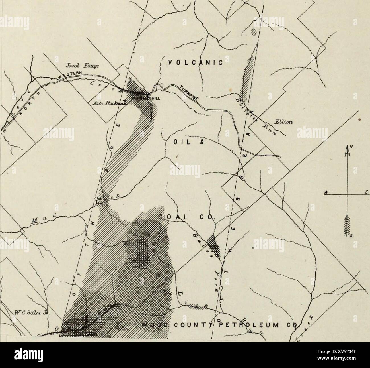 Rapport sur la production, la technologie et les utilisations du pétrole et de ses produits . Carte DE LA RÉGION PÉTROLIÈRE DU VOLCAN DE VIRGINIE OCCIDENTALE MONTRANT les développements jusqu'à l'année 1882 CARTE IV. L'HISTOIRE NATURELLE DU PÉTROLE. 51 structure de la veine, nous constatons qu'elle est déposée dans de grands melons ronds, de un à trois pieds de diamètre ui. Les couches supérieures sont fortement chargées de fer, montrant, lorsqu'elles sont exposées au temps, un jaune très rouillé. Une caractéristique particulière des boglers porteurs de minerai istre leur formation dans des couches concentriques régulières. Si l'un d'eux est brisé à travers le centre vous pouvez voir, à partir du centre Banque D'Images