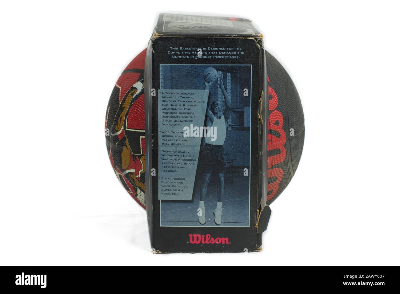 Dayton, OH- 28 janvier 2020: Wilson basketball portant un jeune Michael Jordan comme homme volant. Voler Jordan a bu de la ligne de faute Banque D'Images