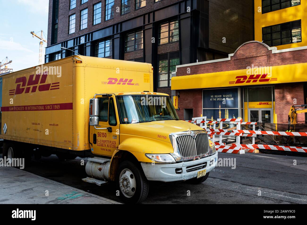 Camion de livraison dhl Banque de photographies et d’images à haute résolution Alamy