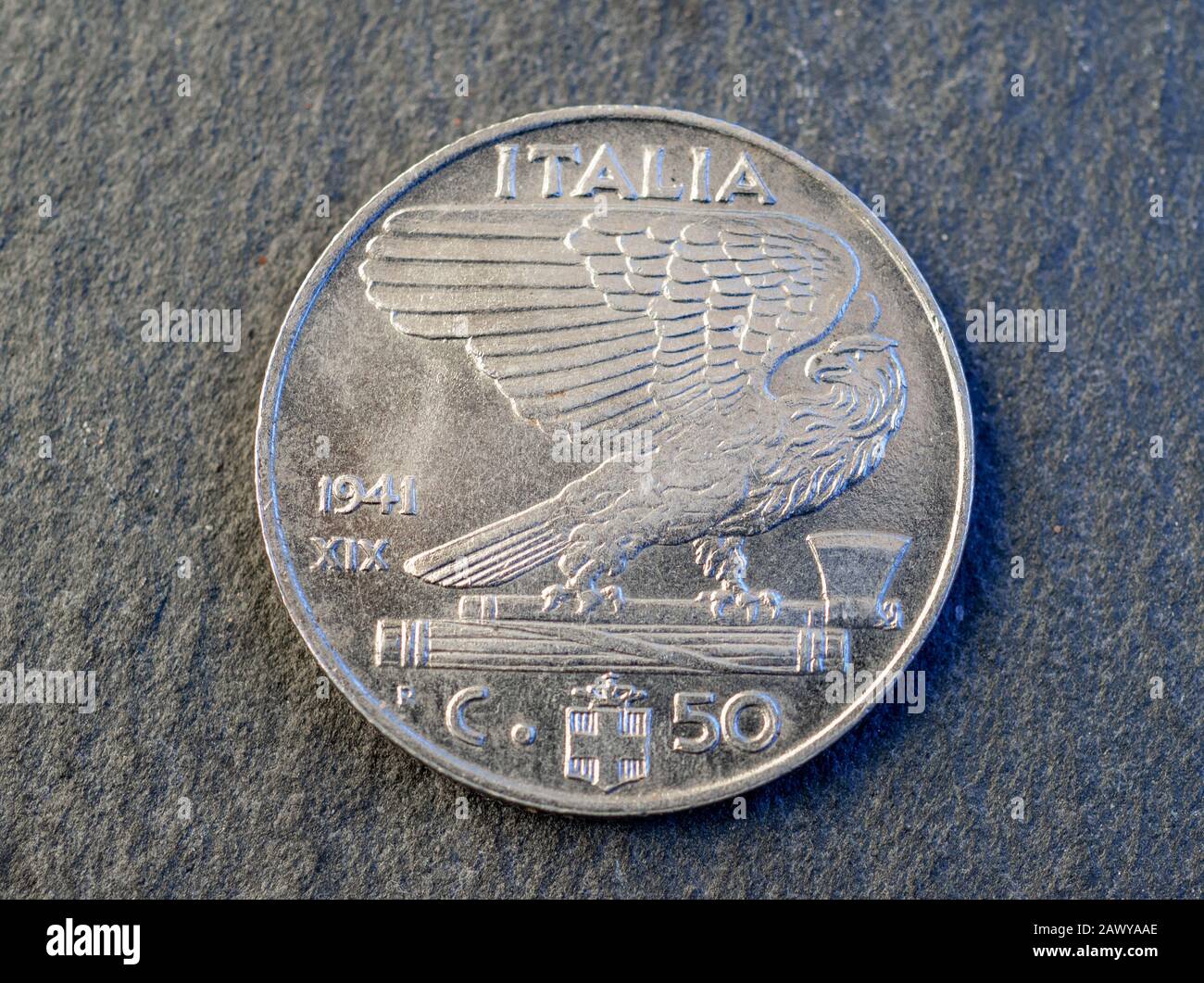 Pièce de 50 cents du Royaume d'Italie émise en 1941 pendant les vingt ans fascistes Banque D'Images