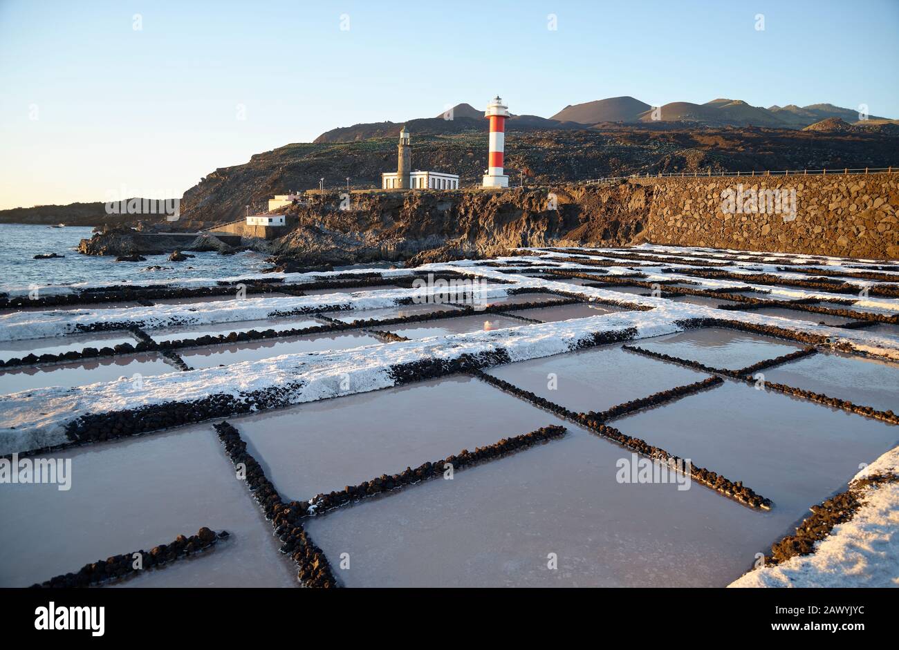 Salines. Évaporation de l'eau de mer pour laisser du sel pur. Salinas De Fuencaliente, L'Île De La Palma, Canaries. Banque D'Images
