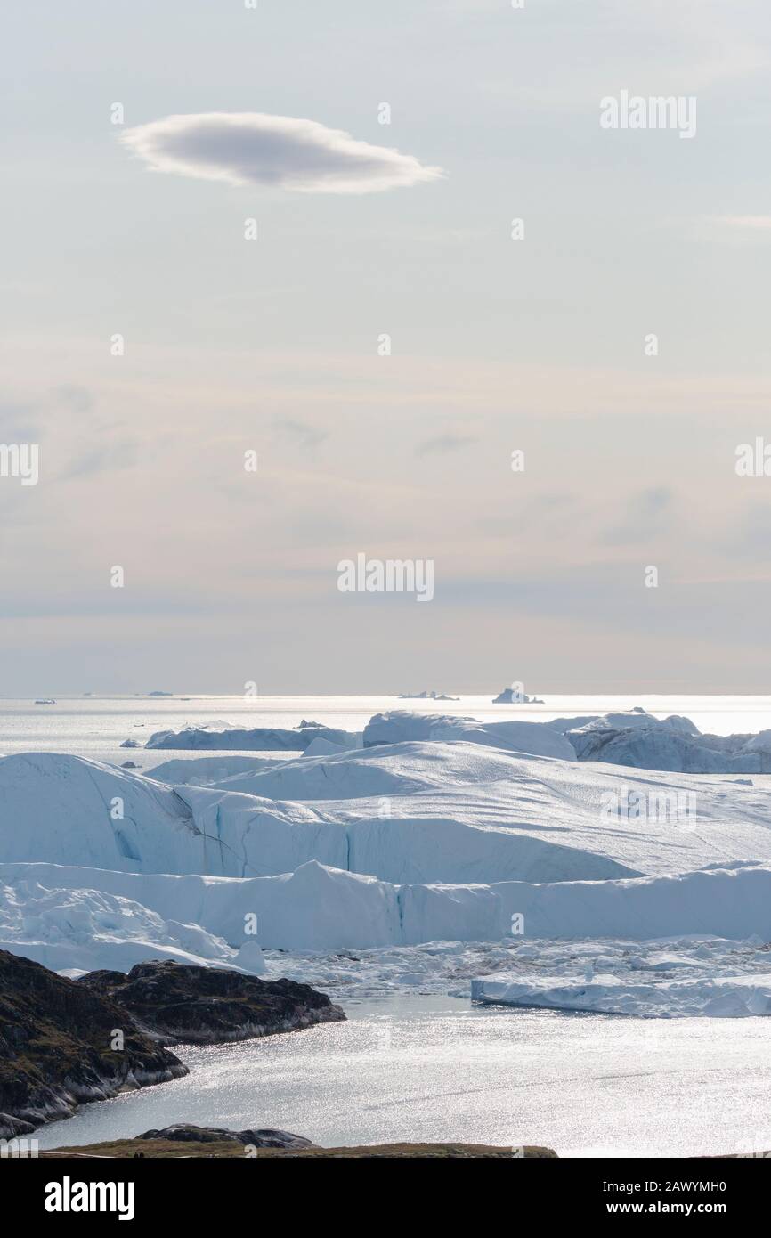 Vue panoramique ensoleillée la glace glaciaire fondre l'océan Atlantique Groenland Banque D'Images