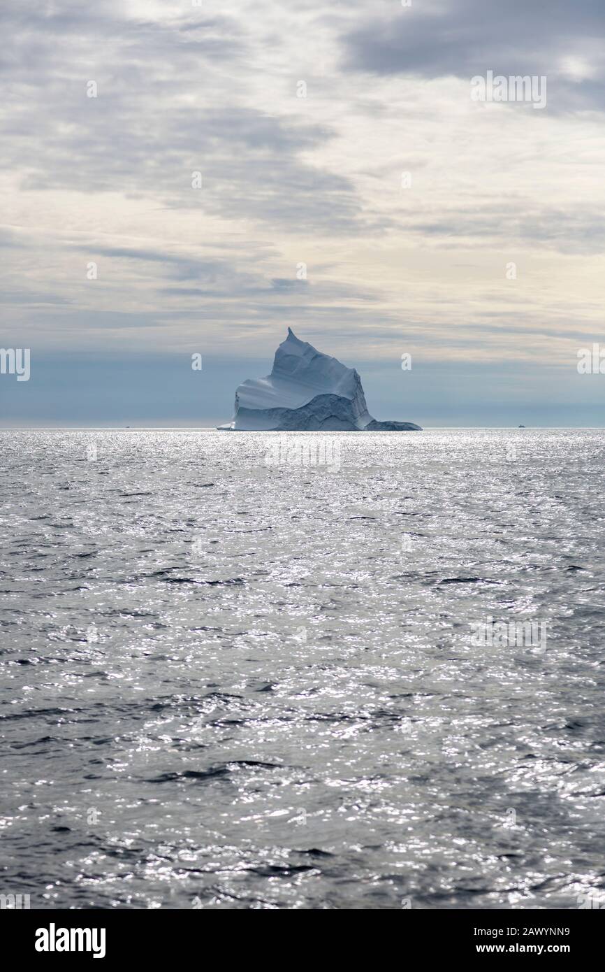Majestueux iceberg sur l'océan Atlantique Groenland Banque D'Images