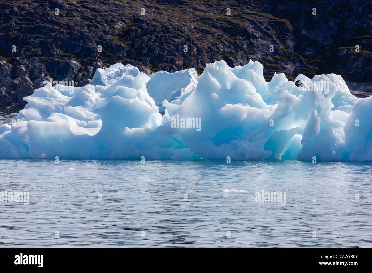 Fonte de la glace polaire sur l'océan Atlantique ensoleillé Groenland Banque D'Images