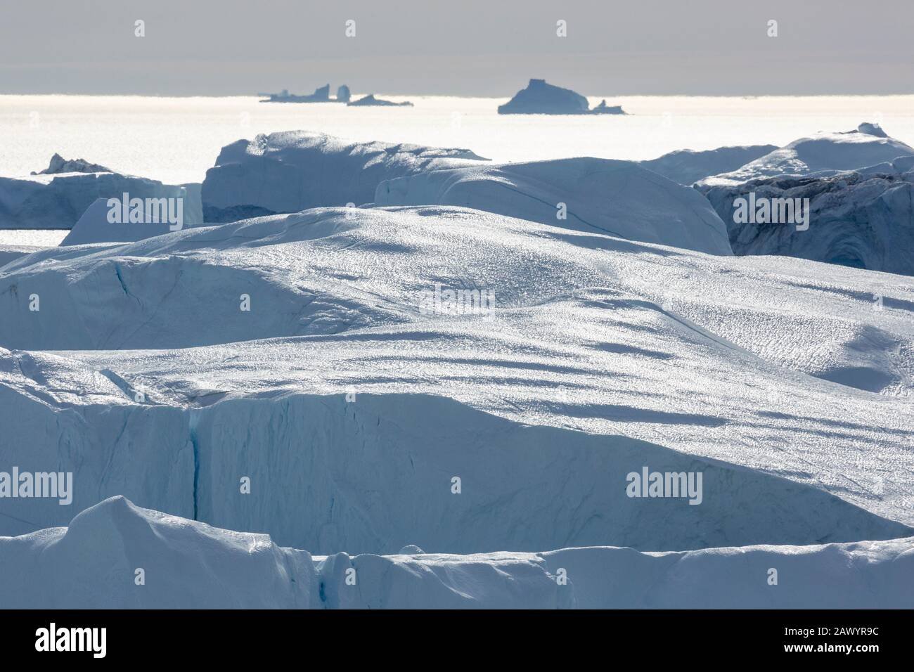 Icebergs blancs ensoleillés Groenland Banque D'Images