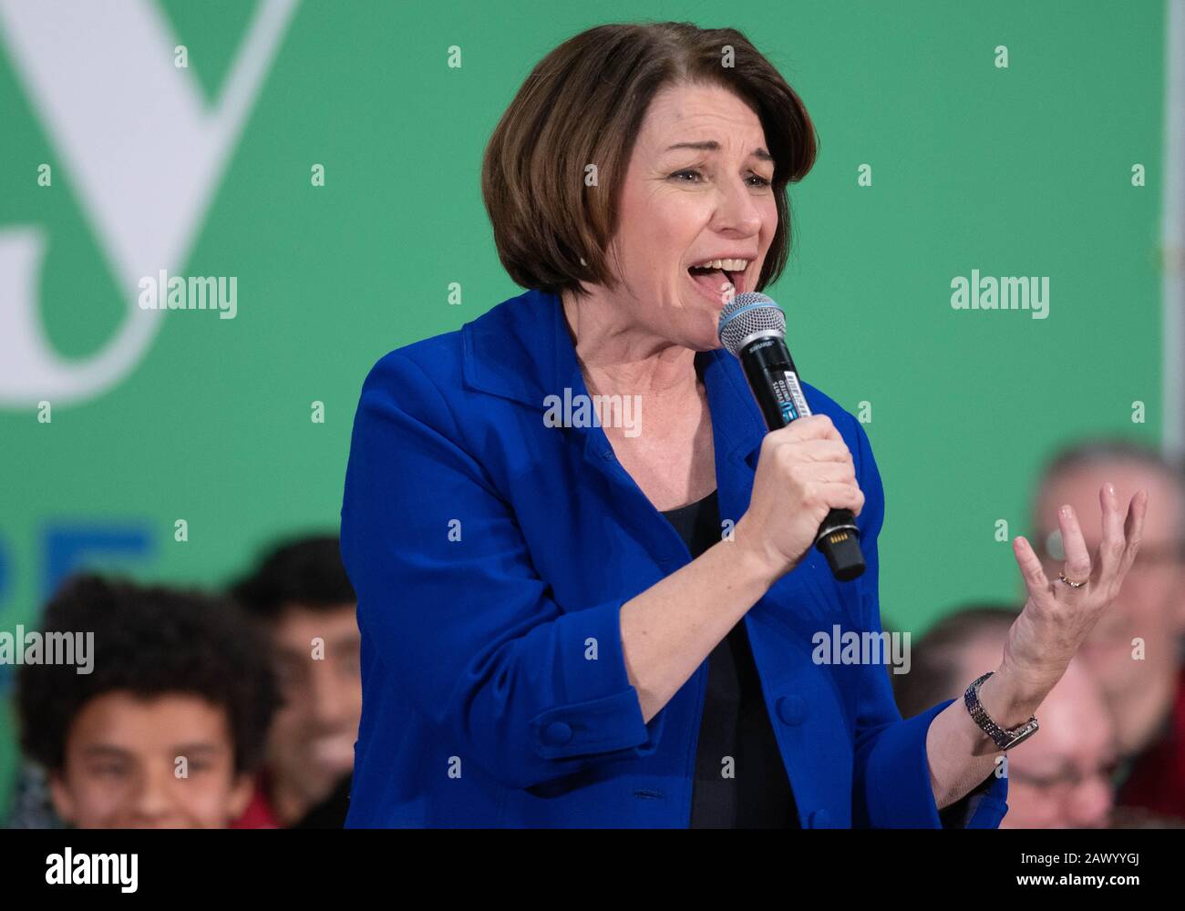Le sénateur américain Amy Klobuchar, démocrate du Minnesota, s'exprime lors d'un rassemblement à Nashua, N.H., le 9 février 2020, pendant le primaire présidentiel du New Hampshire. Banque D'Images Le sénateur américain Amy Klobuchar, démocrate du Minnesota, s'exprime lors d'un rassemblement à Nashua, N.H., le 9 février 2020, pendant le primaire présidentiel du New Hampshire. Banque D'Images