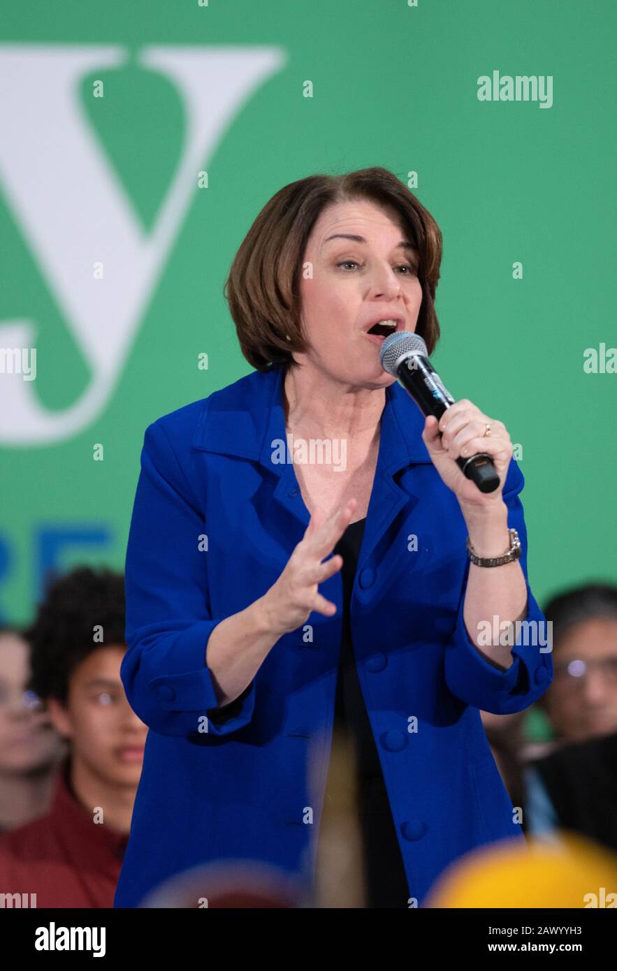 Le sénateur américain Amy Klobuchar, démocrate du Minnesota, s'exprime lors d'un rassemblement à Nashua, N.H., le 9 février 2020, pendant le primaire présidentiel du New Hampshire. Banque D'Images Le sénateur américain Amy Klobuchar, démocrate du Minnesota, s'exprime lors d'un rassemblement à Nashua, N.H., le 9 février 2020, pendant le primaire présidentiel du New Hampshire. Banque D'Images