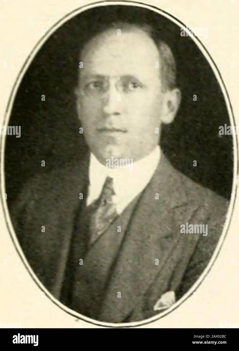 Registre général des membres de la fraternité Phi Kappa Sigma, 1850-1920 . d impôt par habitant sur tous les chapitres. Les fonds sont PHI KAPPA SIGMA FRATERNITÉ. Utilisé pour payer les dépenses des Grand officiers et de onedelegate de chaque chapitre au Grand Chapitre; pour le public de la lettre d'information Phi Kappa Sigma, qui est envoyé gratuitement à tous les membres vivants; pour la puhlication d'un directeur de poche des membres vivants, qui est émis chaque année de remplacement, et pour diverses dépenses diverses actuelles. VI Le bureau du Grand Upsilon, qui est le rédacteur de Phi Kappa Sigma News Banque D'Images