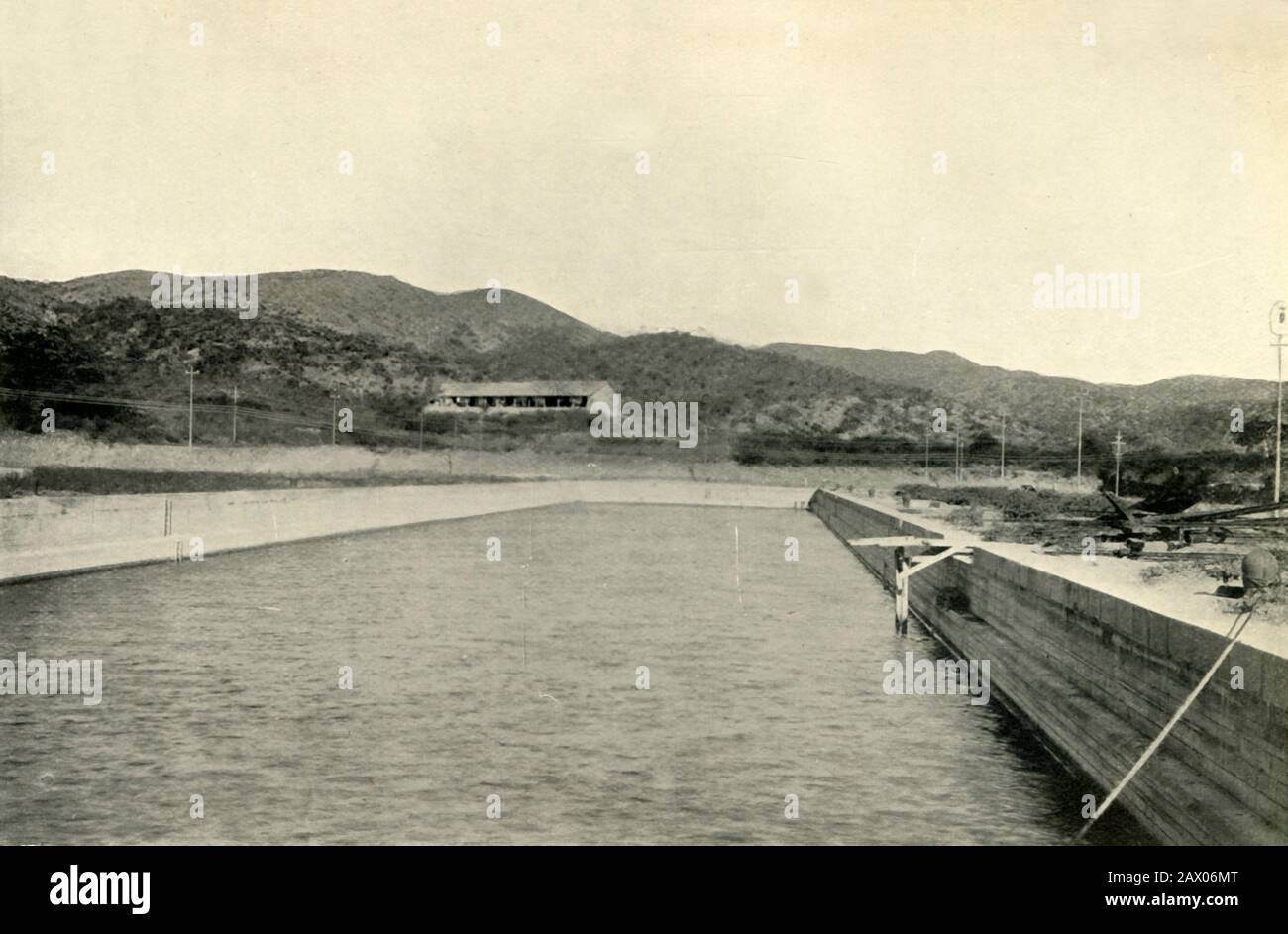 'Nouveau Port De Salina Cruz, Sur Le Pacifique: Le Grand Dry Dock', 1919. De "Mexique", par C. Reginald Enock, F.R.G.S. [Les Fils De Charles Scribner, New York, 1919] Banque D'Images
