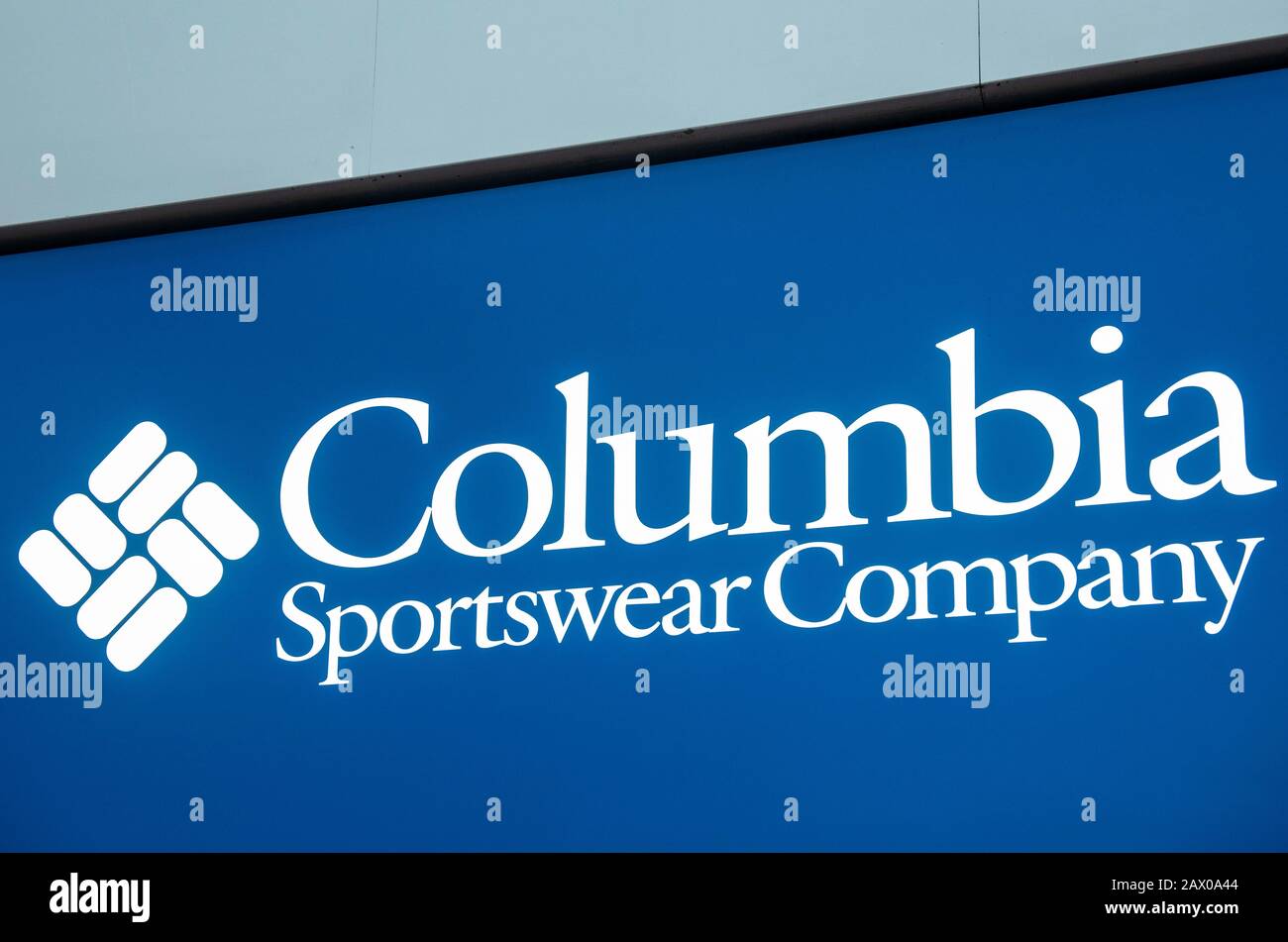 Logo de la marque American sportswear Columbia visible à Hong Kong. Banque D'Images