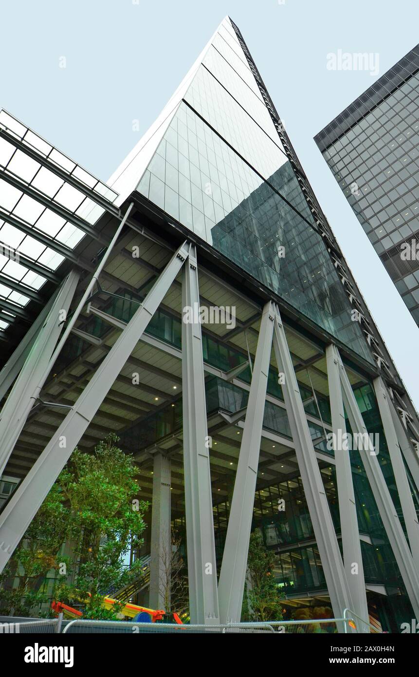 Londres, Royaume-Uni - 17 janvier 2016 : bâtiment Leadenhall, alias Cheese Grater, dans le quartier de Tower Hill Banque D'Images
