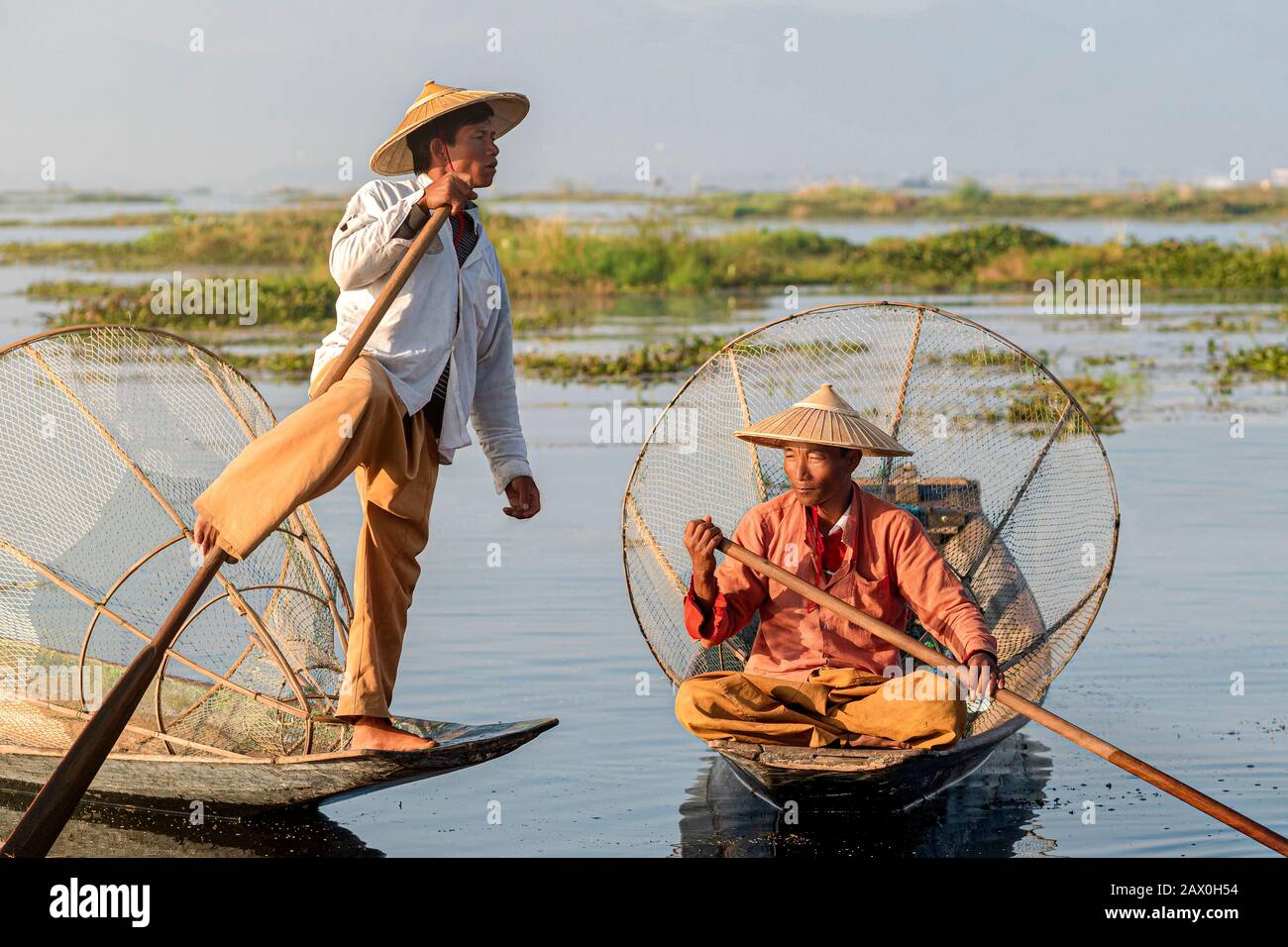 Intha Pêcheurs Sur Inle Lake, État De Shan, Myanmar (Birmanie). Banque D'Images
