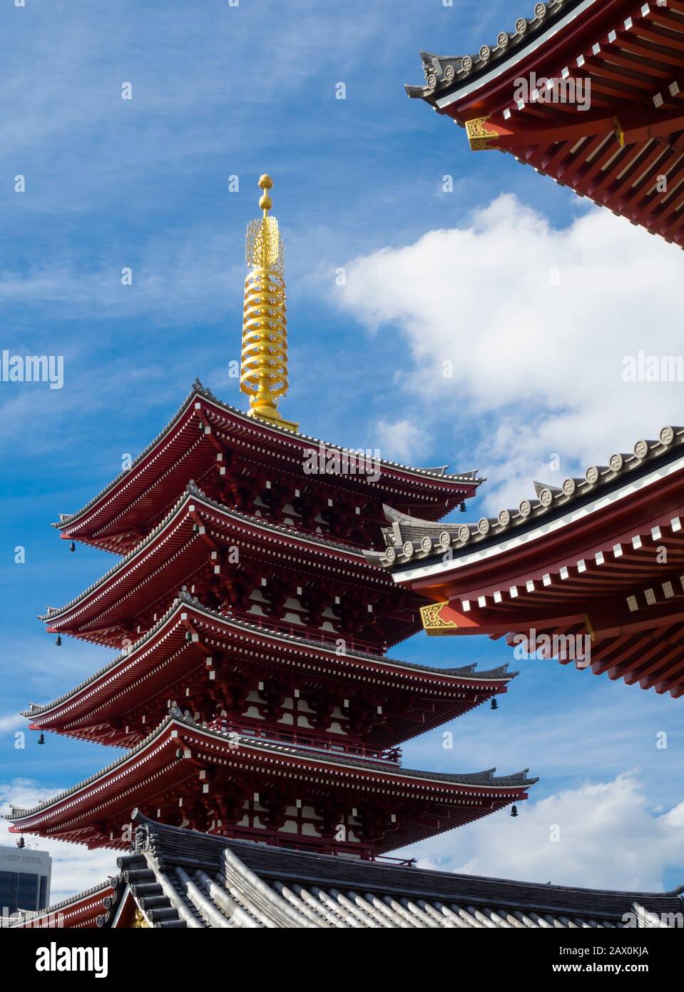 Tokyo, Japon - 10 octobre 2018 : pagode de cinq étages au temple Sensoji (aussi : temple Asakusa Kannon) au temple de Tokyo Asakusa Shinto. Banque D'Images