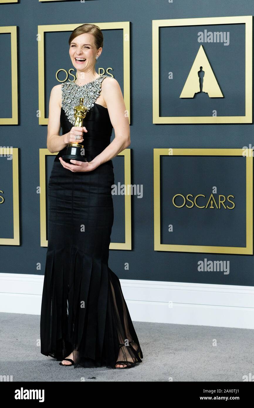 Hollywood, Californie, États-Unis. 9 février 2020. Dolby Theatre au Hollywood & Highland Center, Hollywood, Royaume-Uni. 9 février 2020. Hildur Guðnadóttir pose avec l'Oscar pour la musique (score Original) dans le film Joker pendant les 92ème Academy Awards, 2020 . Photo Par Crédit : Julie Edwards/Alay Live News Banque D'Images