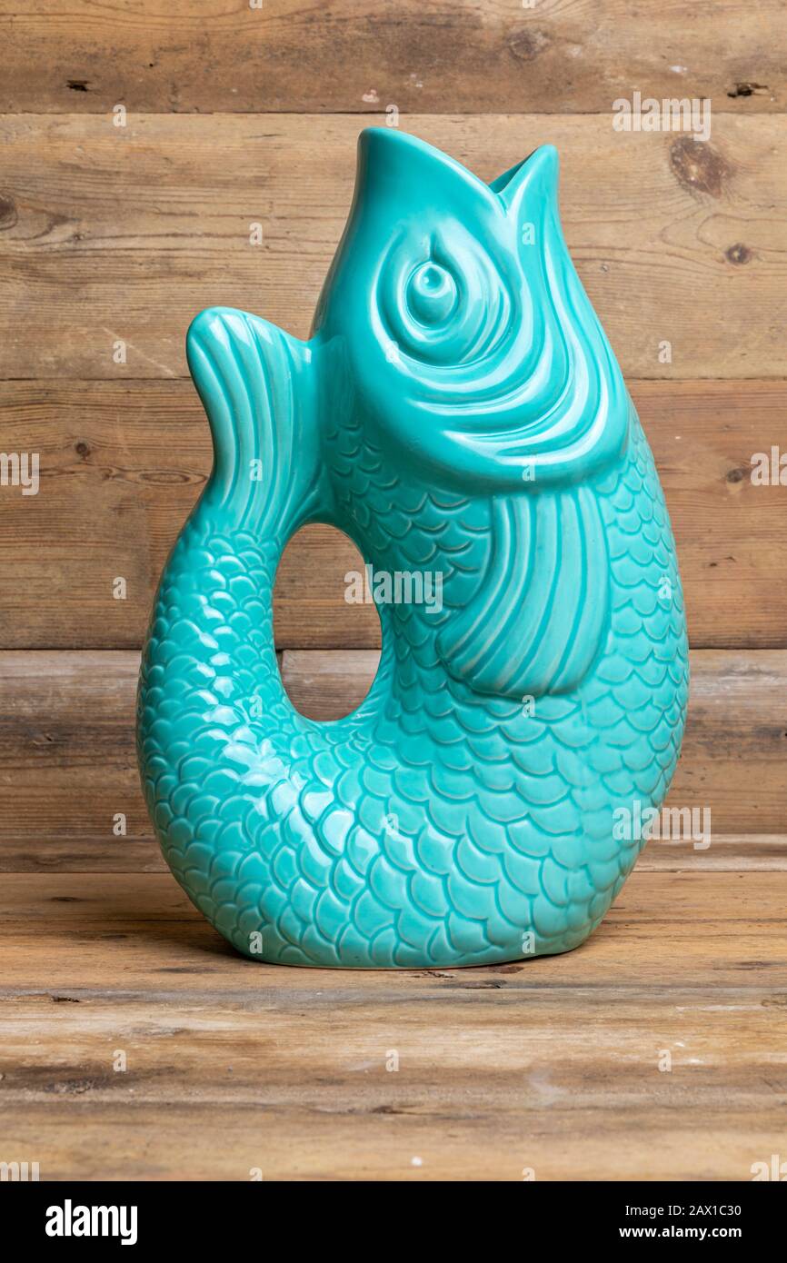Un vase en forme de poisson Photo Stock - Alamy